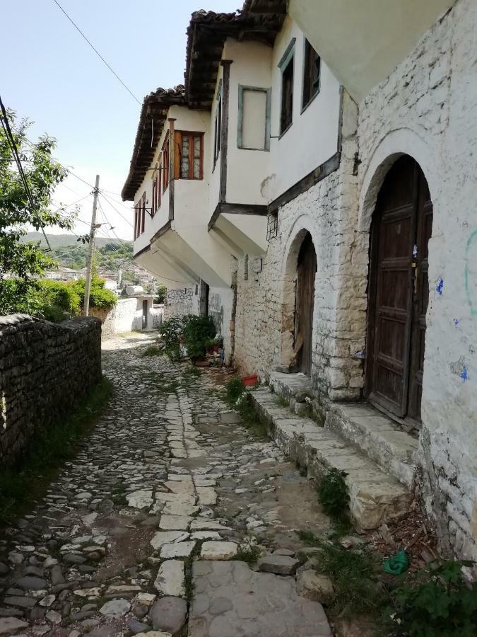 Guesthouse Belle View Berat Exterior photo