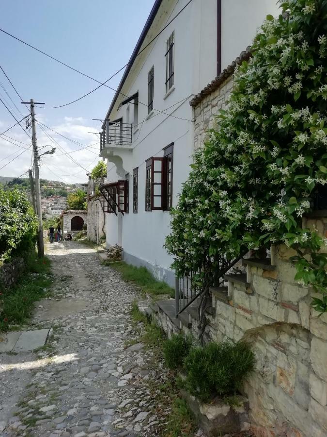 Guesthouse Belle View Berat Exterior photo